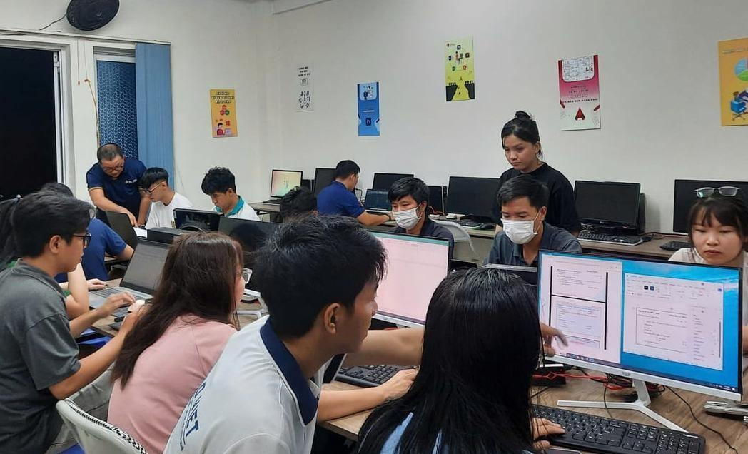 học viên trong khóa học luyện thi chứng chỉ tin học ở vũng tàu